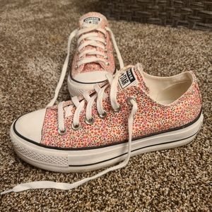 Like New Converse All Stars Platform Floral Print size 6.5 Womens